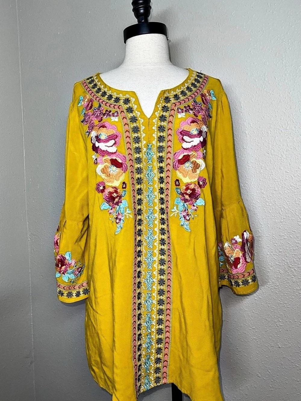 Andre' Oliver Embroidered Floral Tunic in Yellow Size XL